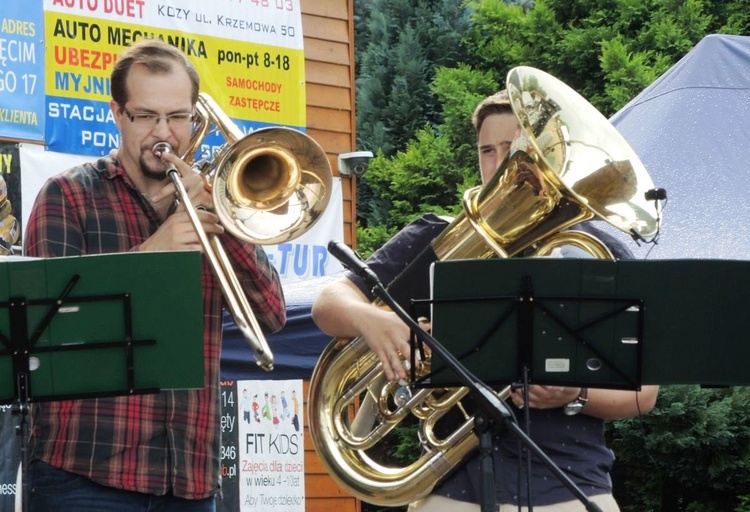 10. Biesiada fundacji "Krzyż Dziecka" w Pisarzowicach