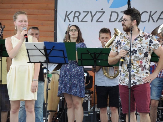 10. Biesiada fundacji "Krzyż Dziecka" w Pisarzowicach