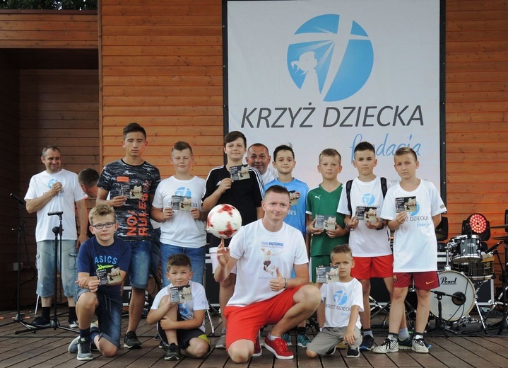 10. Biesiada fundacji "Krzyż Dziecka" w Pisarzowicach