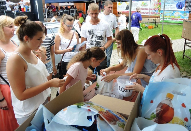 10. Biesiada fundacji "Krzyż Dziecka" w Pisarzowicach