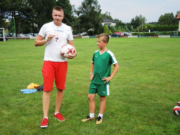 10. Biesiada fundacji "Krzyż Dziecka" w Pisarzowicach