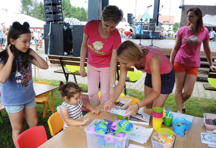 10. Biesiada fundacji "Krzyż Dziecka" w Pisarzowicach