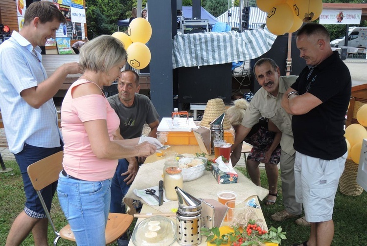 10. Biesiada fundacji "Krzyż Dziecka" w Pisarzowicach