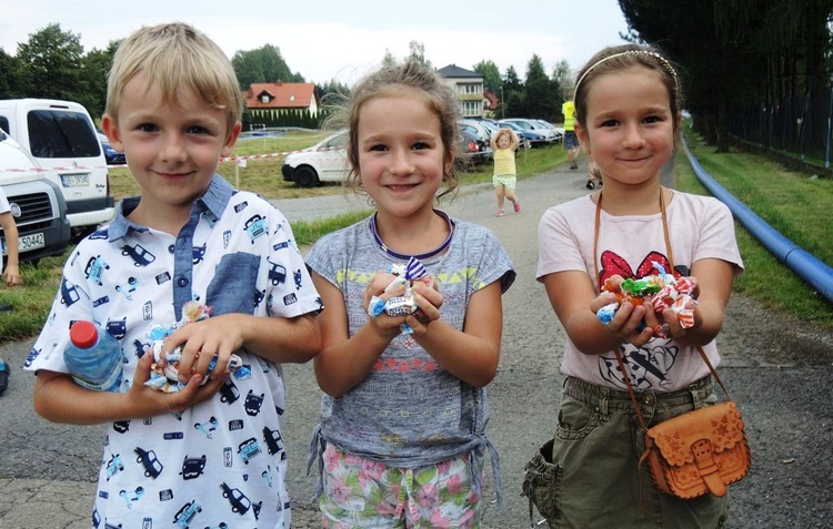 10. Biesiada fundacji "Krzyż Dziecka" w Pisarzowicach