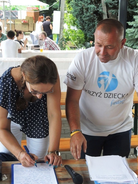 10. Biesiada fundacji "Krzyż Dziecka" w Pisarzowicach