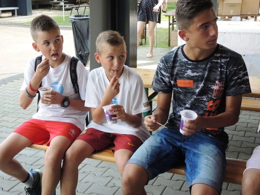 10. Biesiada fundacji "Krzyż Dziecka" w Pisarzowicach
