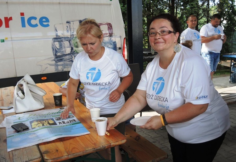 10. Biesiada fundacji "Krzyż Dziecka" w Pisarzowicach