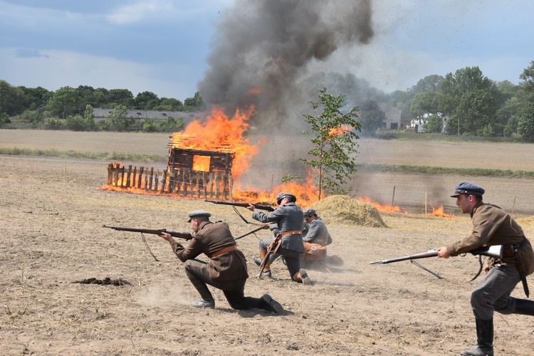 Piknik historyczny w Chojnowie