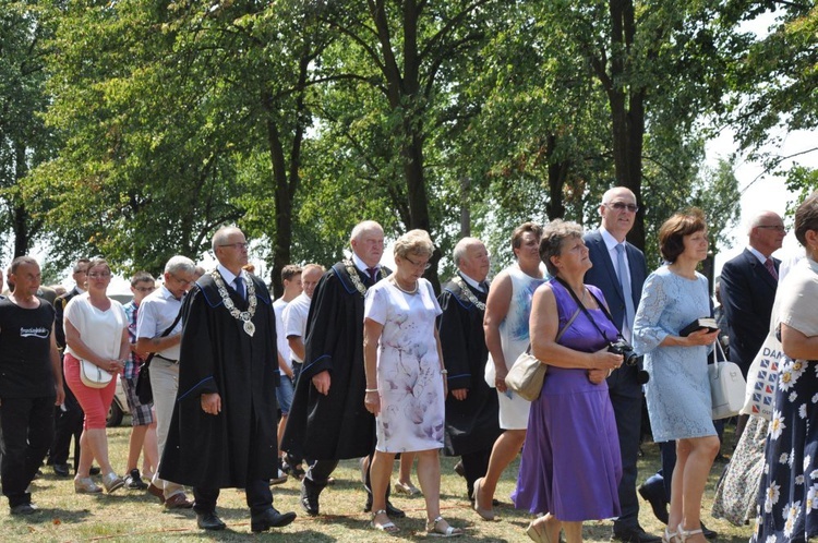 Prymas i biskupi w Oleśnie u św. Anny