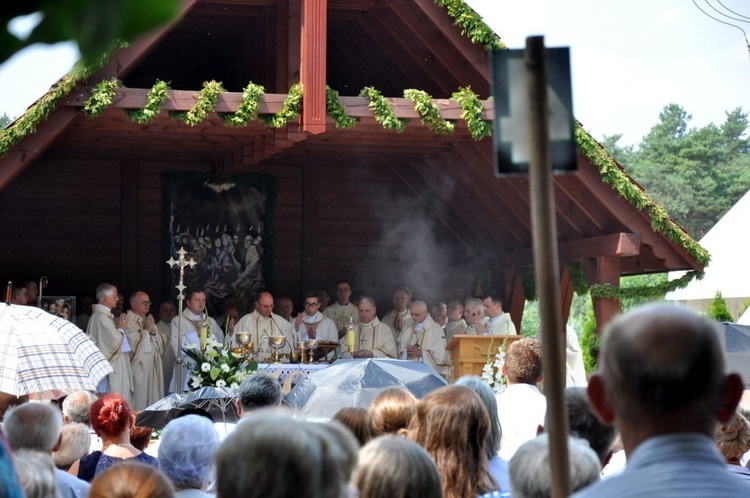 Prymas i biskupi w Oleśnie u św. Anny