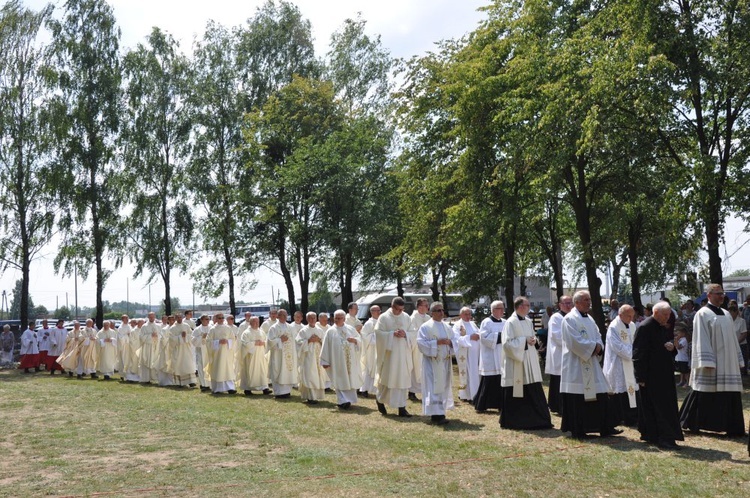 Prymas i biskupi w Oleśnie u św. Anny