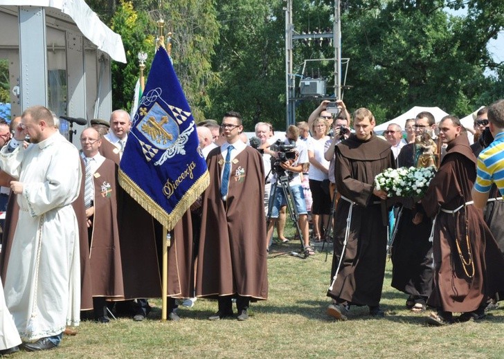 Prymas i biskupi w Oleśnie u św. Anny