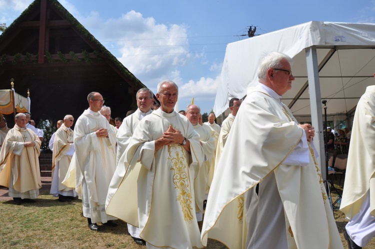 Prymas i biskupi w Oleśnie u św. Anny