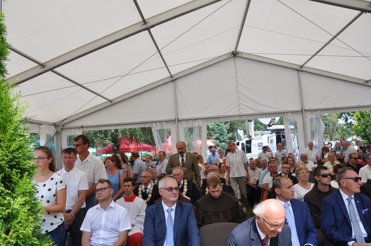 Prymas i biskupi w Oleśnie u św. Anny