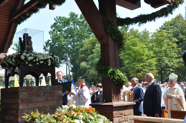 Prymas i biskupi w Oleśnie u św. Anny