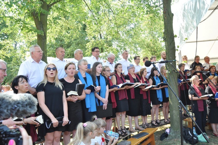 Prymas i biskupi w Oleśnie u św. Anny