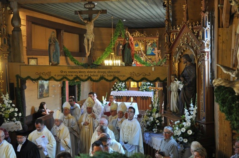 Prymas i biskupi w Oleśnie u św. Anny