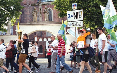 Jeden z licznych protestów mieszkańców podopolskich gmin przeciwko powiększeniu Opola ich kosztem.