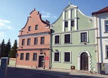 Kamienice Esterki (z lewej) i Gąski należą do najstarszych w mieście.