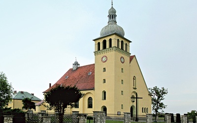 Kościół św. Józefa Robotnika w Zawadzie Książęcej (proj. Błażej Schenk, 1954–1956).