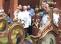 Liczymy, że dzięki zaangażowaniu naszych Czytelników powstanie bogaty poczet przedstawień patrona młodzieży.