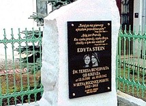 ▲	Pamiątkowy obelisk został tu postawiony w setną rocznicę pobytu świętej.