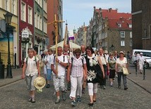 – Życzę wam z całego serca, abyście wyruszając na ten pątniczy szlak, szeroko otworzyli swoje umysły, swoje serca na pełnię darów Ducha Świętego – mówił bp Zieliński.