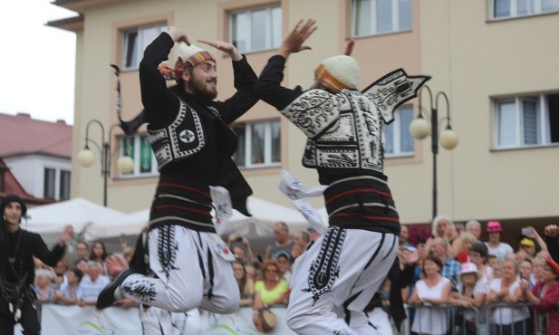 Pokazy taneczne budziły podziw widzów...