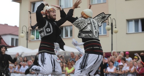 Pokazy taneczne budziły podziw widzów...