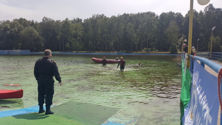 Strażacy i ratownicy wodni ćwiczą w Mysłowicach