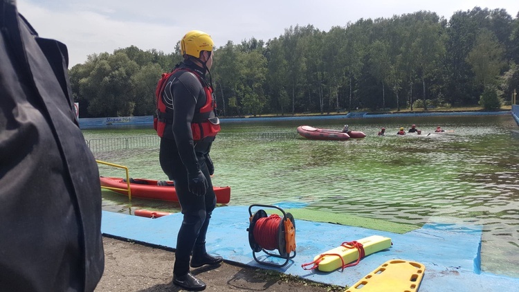 Strażacy i ratownicy wodni ćwiczą w Mysłowicach