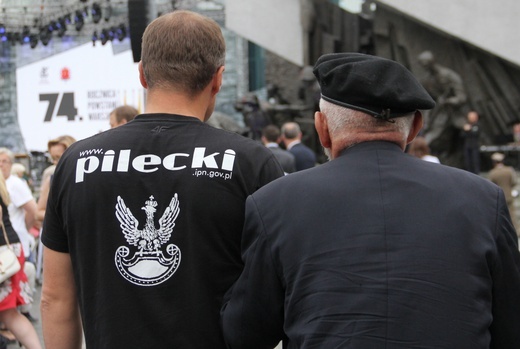 Modlitwa za powstańców na pl. Krasińskich