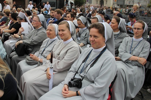 Modlitwa za powstańców na pl. Krasińskich