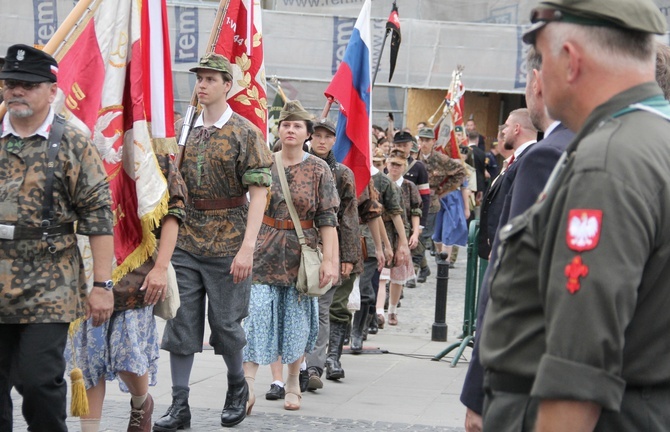 Modlitwa za powstańców na pl. Krasińskich