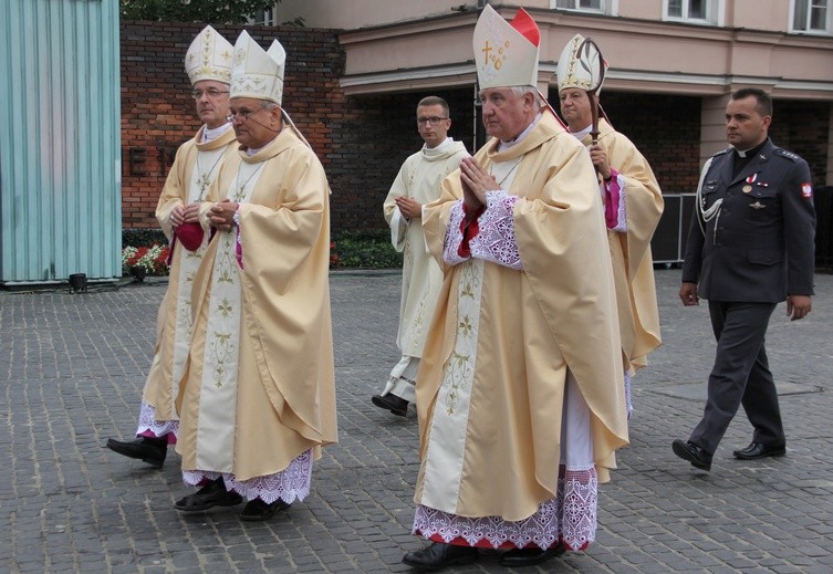 Modlitwa za powstańców na pl. Krasińskich