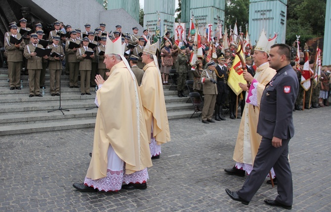 Modlitwa za powstańców na pl. Krasińskich