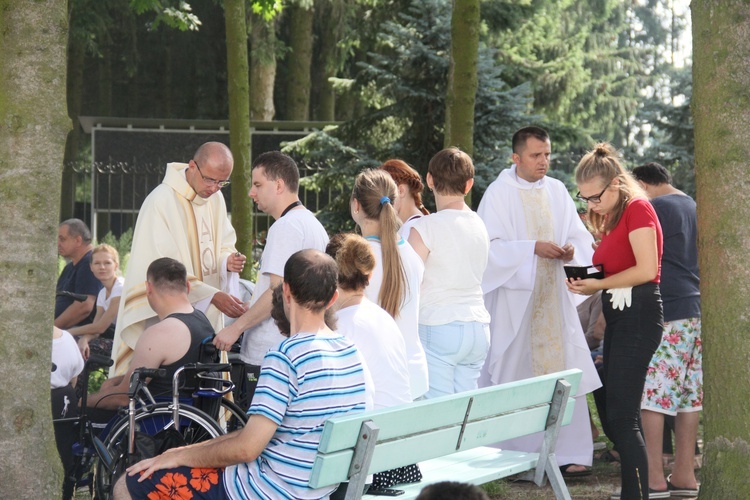 Wczasorekolekcje dla niepełnosprawnych w Dąbrowicy