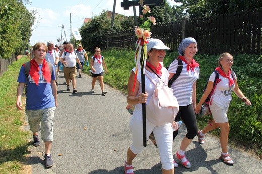 73. Pielgrzymka Rybnicka - grupy 6, 7, 8 i postój w Wilczy