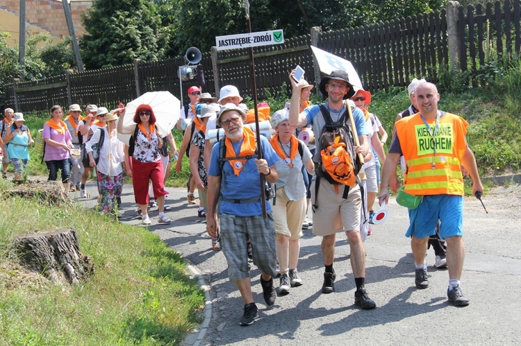 73. Pielgrzymka Rybnicka - grupy 6, 7, 8 i postój w Wilczy