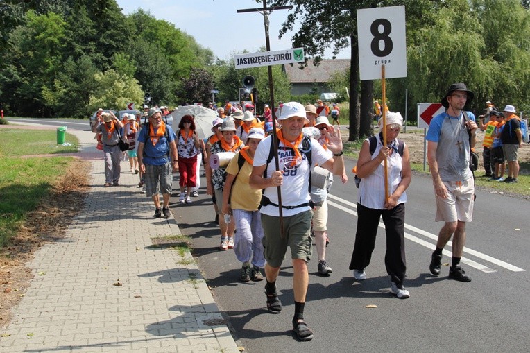 73. Pielgrzymka Rybnicka - grupy 6, 7, 8 i postój w Wilczy
