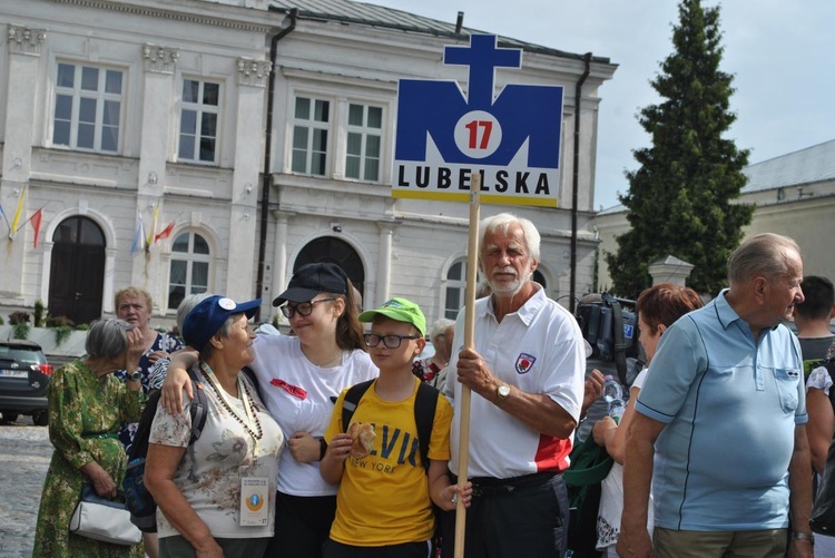 Wyjście pielgrzymów z Chełma.