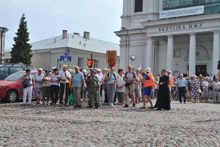 Wyjście pielgrzymów z Chełma.