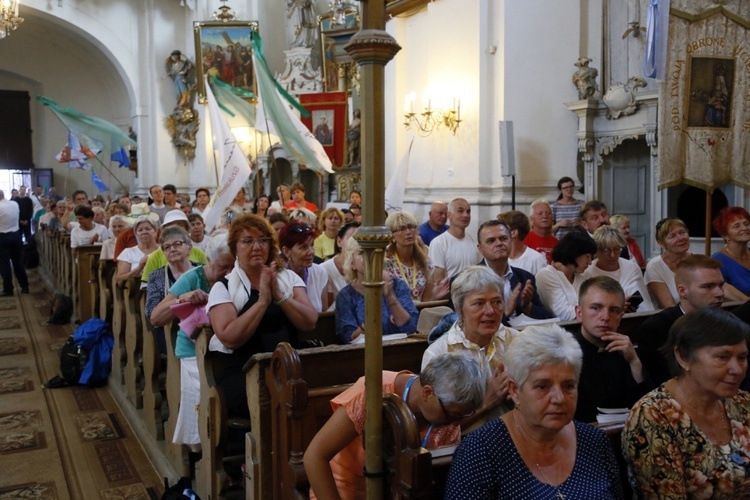 Msza św. w Bobolicach i ucałowanie Piety