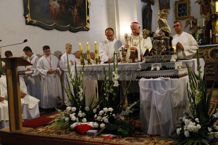 Msza św. w Bobolicach i ucałowanie Piety