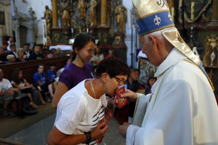 Msza św. w Bobolicach i ucałowanie Piety