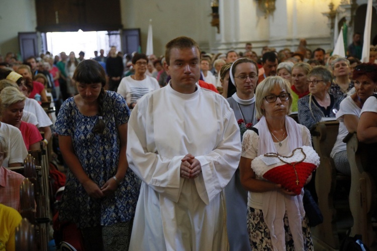 Msza św. w Bobolicach i ucałowanie Piety