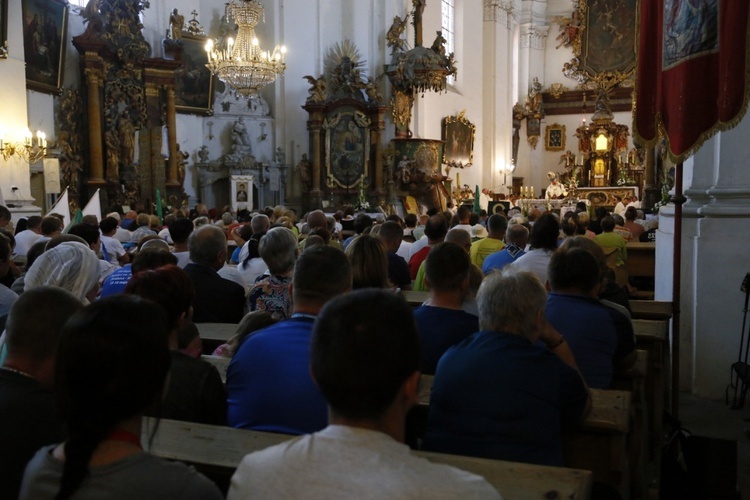 Msza św. w Bobolicach i ucałowanie Piety