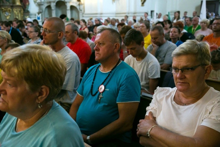 Msza św. w Bobolicach i ucałowanie Piety