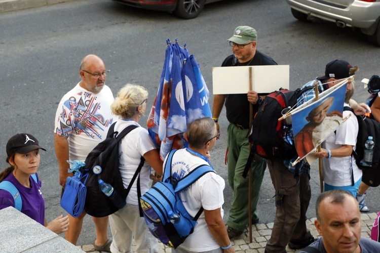 Msza św. w Bobolicach i ucałowanie Piety