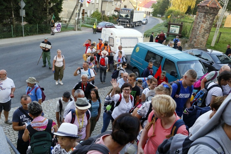 Msza św. w Bobolicach i ucałowanie Piety